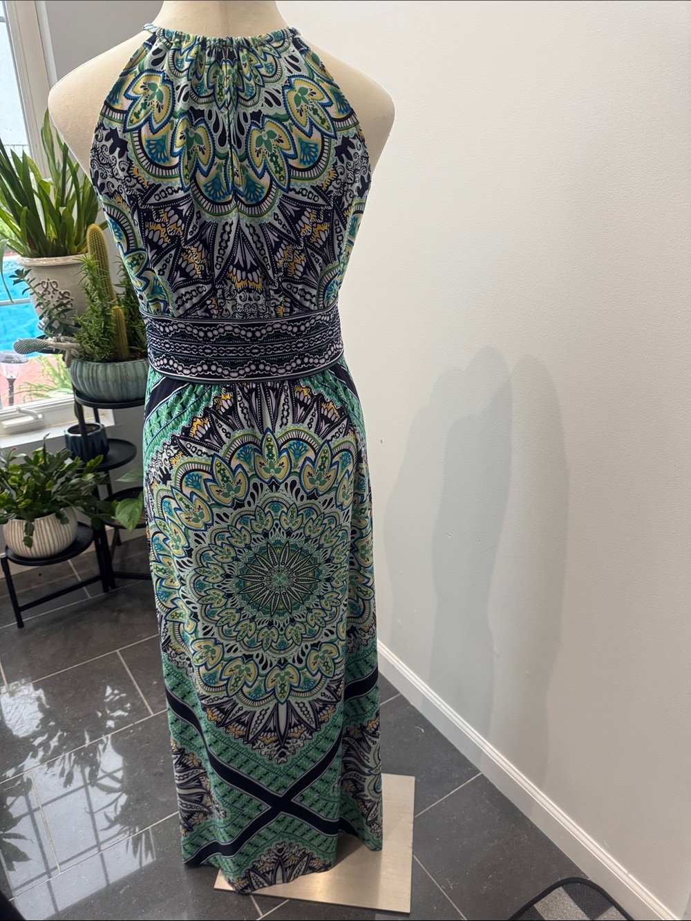 London Style Halter Maxi Dress in Green & Blue Paisley - Picture 5 of 7